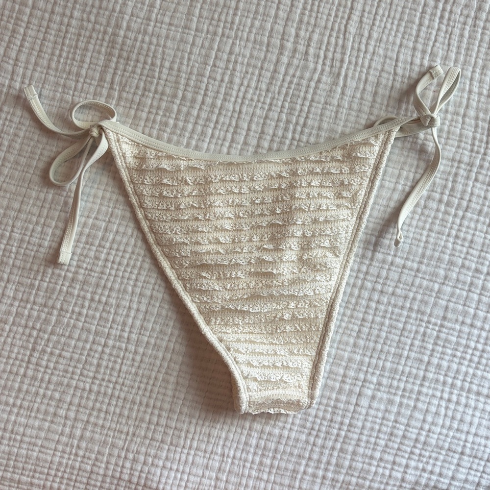 NWOT Cream Ruffle Bikini Set - Picture 3 of 7